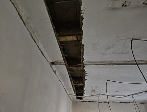 Zateplení stropu rodinného domu pomocí foukané izolace